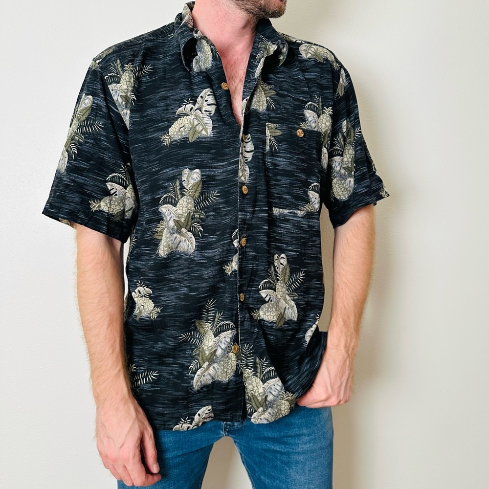 Paradise Coves Silk Paradise Tropical Short Sleeve Collared button down shirt